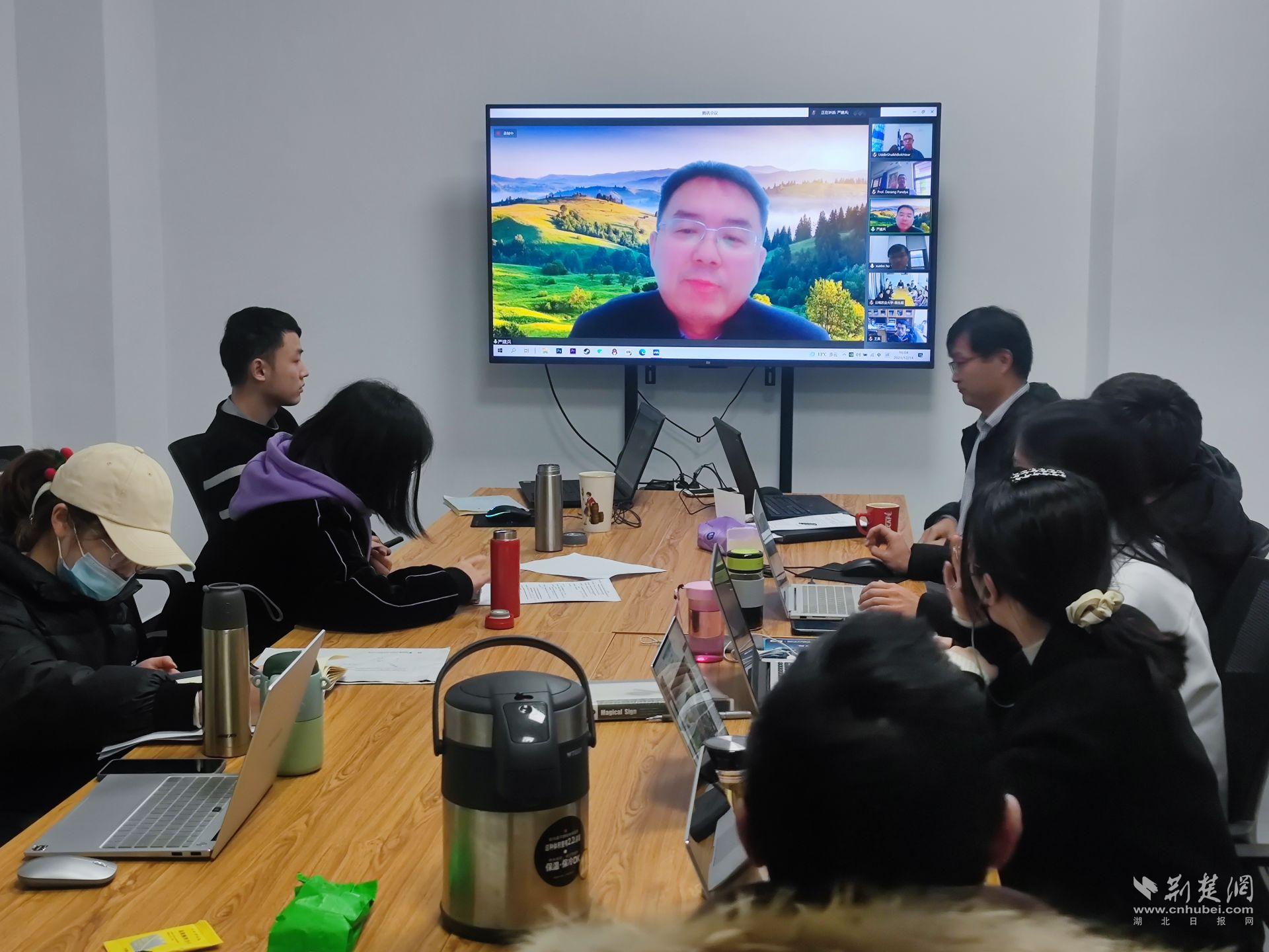 華中農(nóng)業(yè)大學(xué)副校長嚴(yán)建兵教授致開幕辭.jpg.jpg