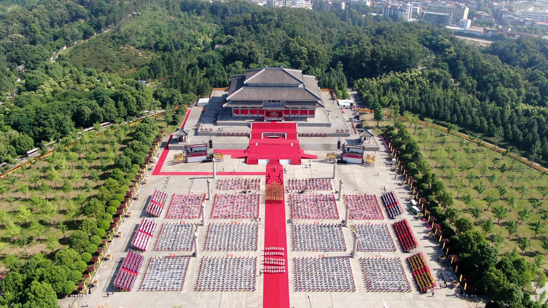 2021年世界華人炎帝故里尋根節(jié)現(xiàn)場。.jpg.jpg