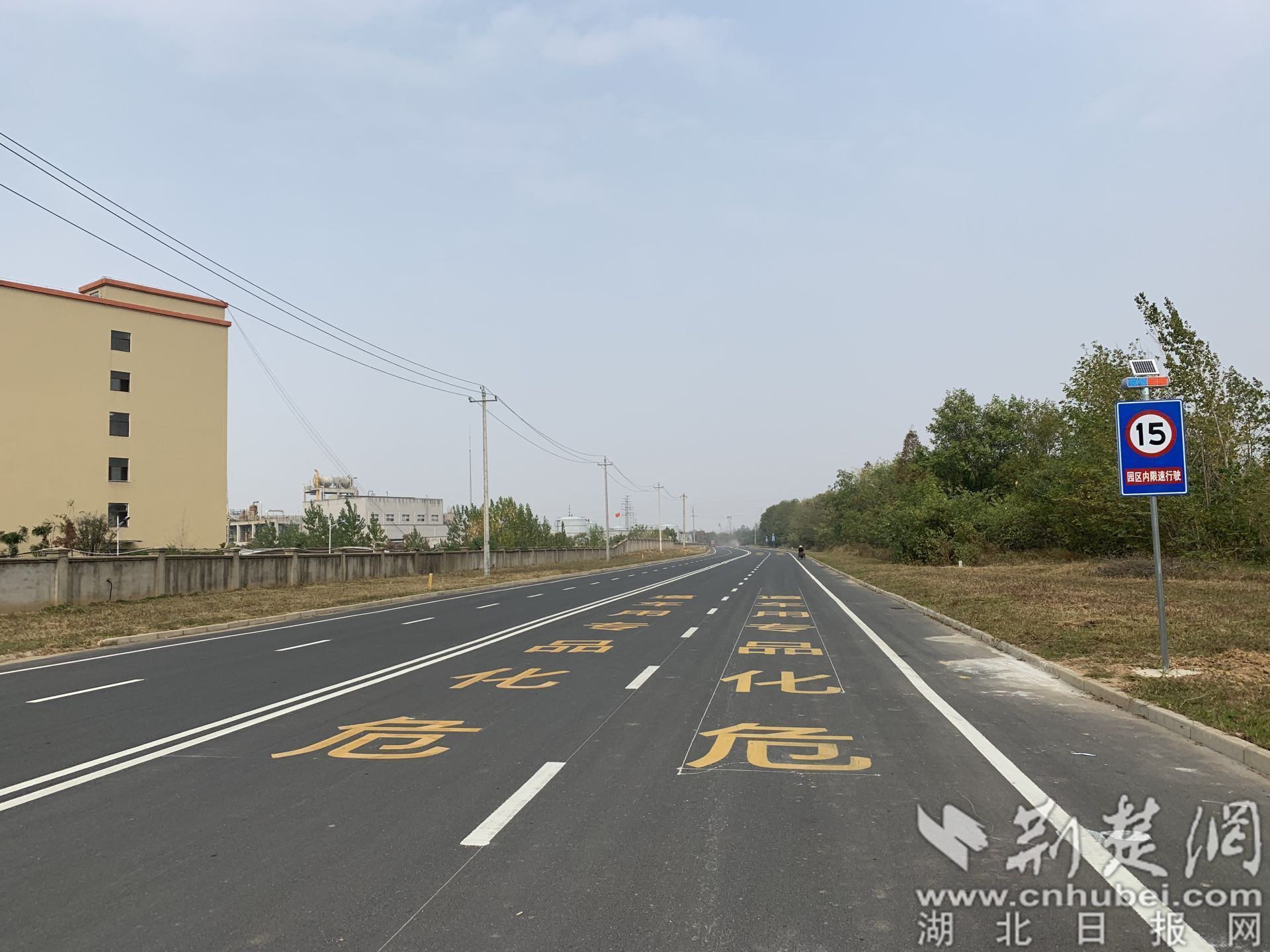 安全設(shè)施及警示標(biāo)識(shí)已全面安裝完成3.jpg.jpg