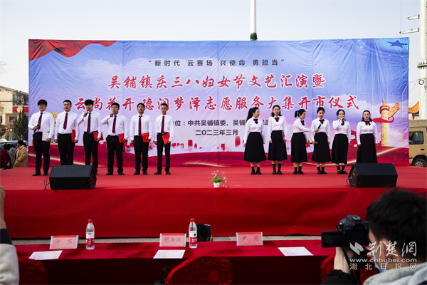 鎮(zhèn)機(jī)關(guān)《新時(shí)代 云賽場 興使命 勇?lián)?dāng)》詩吟誦 彭雙明攝.jpg