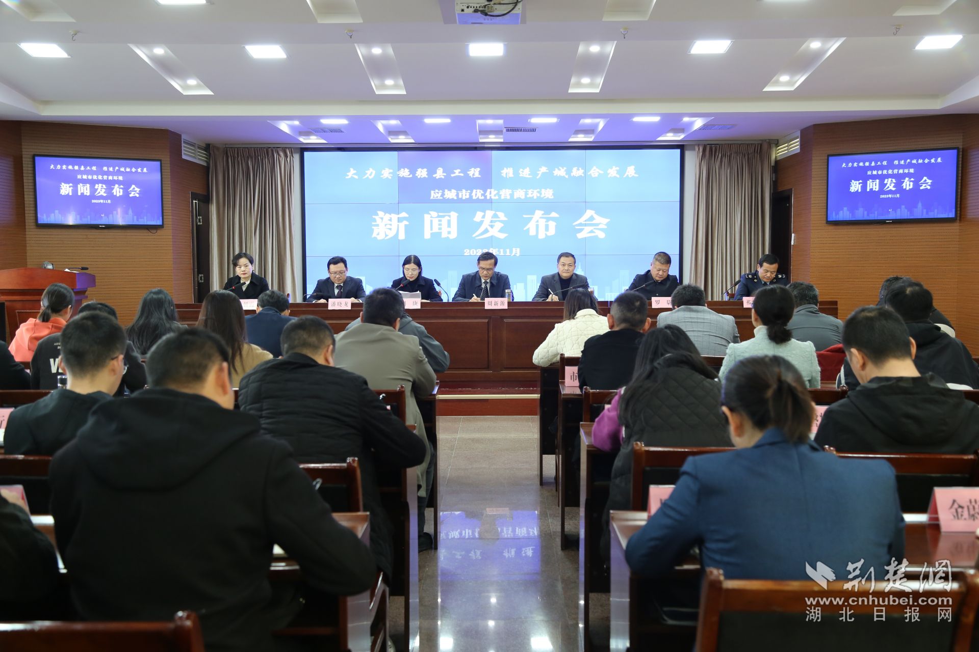 新聞發(fā)布會(huì)_副本.jpg.jpg