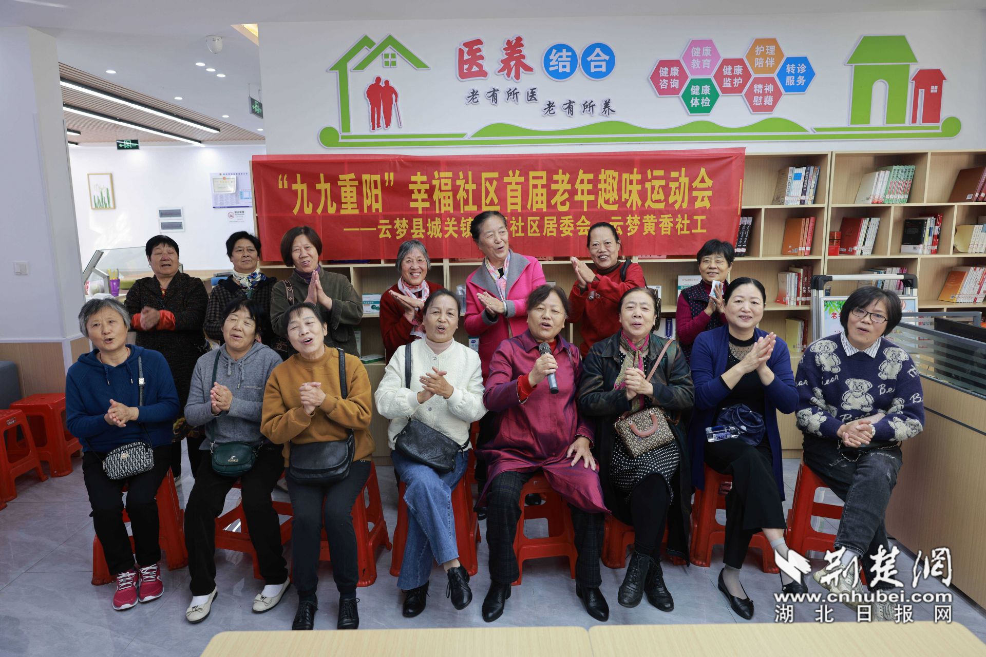 1－城關(guān)鎮(zhèn)幸福區(qū)組織老人過(guò)重陽(yáng)節(jié)。通訊員聶杰杰.JPG.JPG