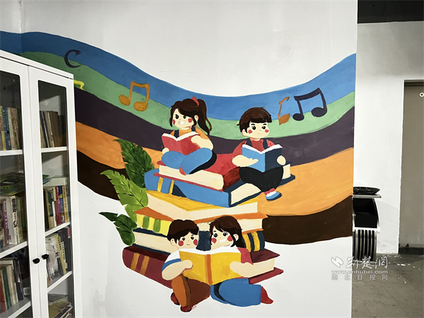 多彩墻繪點(diǎn)亮職工活動(dòng)空間。.jpg