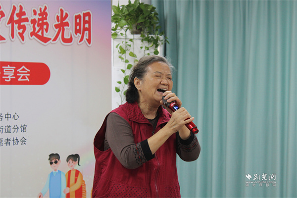 盲人代表演唱歌曲。.jpg