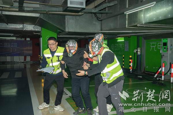 在保證安全的情況下救護(hù)傷員。.png.png