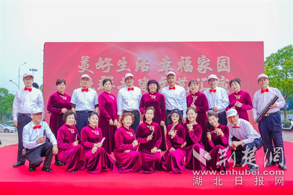 社區(qū)文體團成員合影.png.png