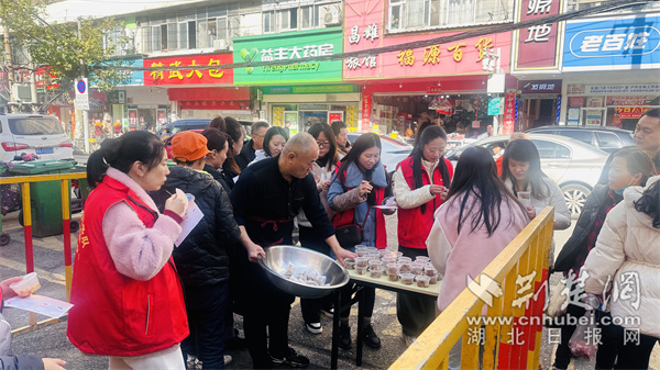 品嘗特色美食。.jpg