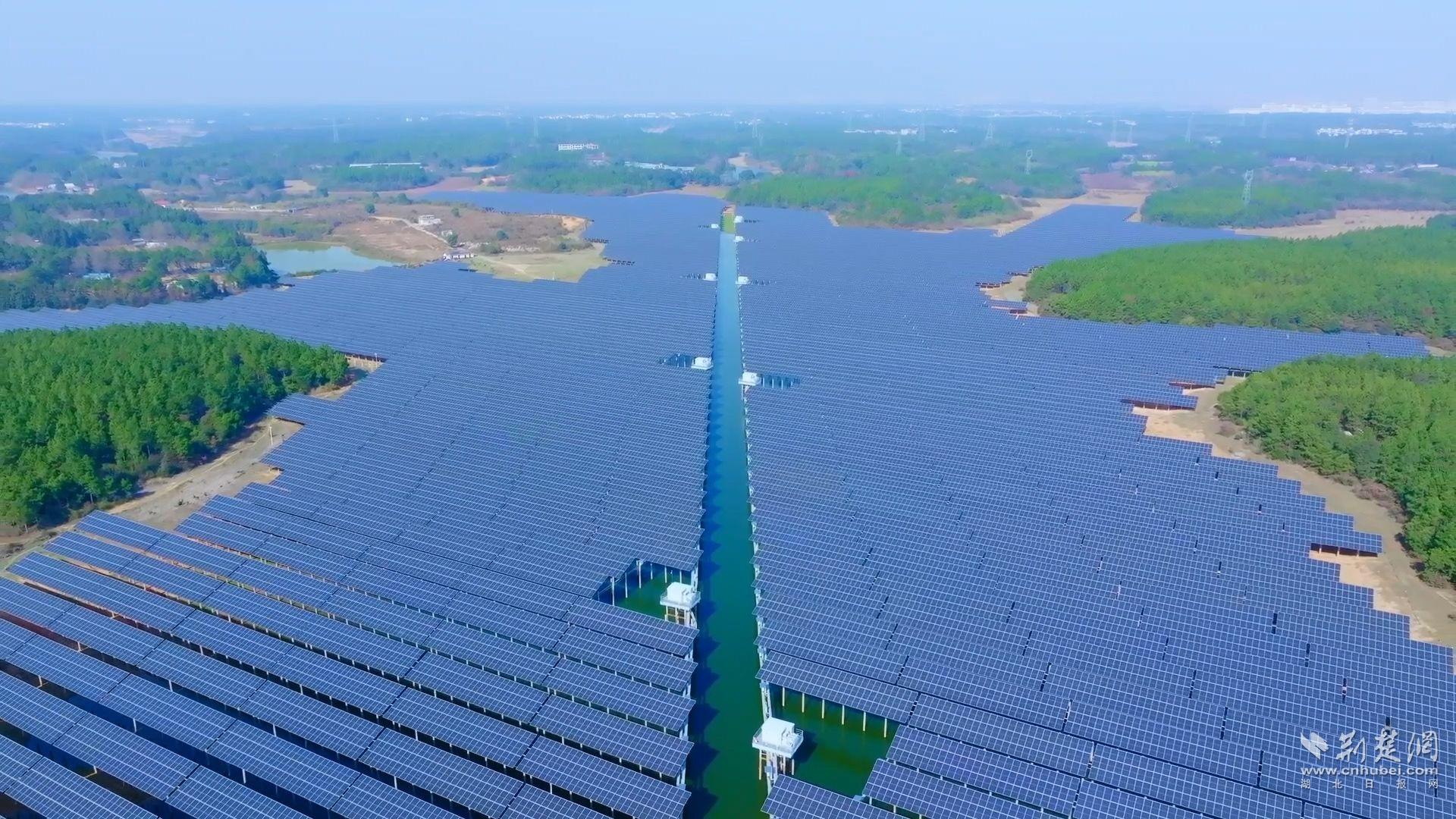位于撫川的大唐江西臨川260MW漁光互補光伏發(fā)電項目.jpg.jpg