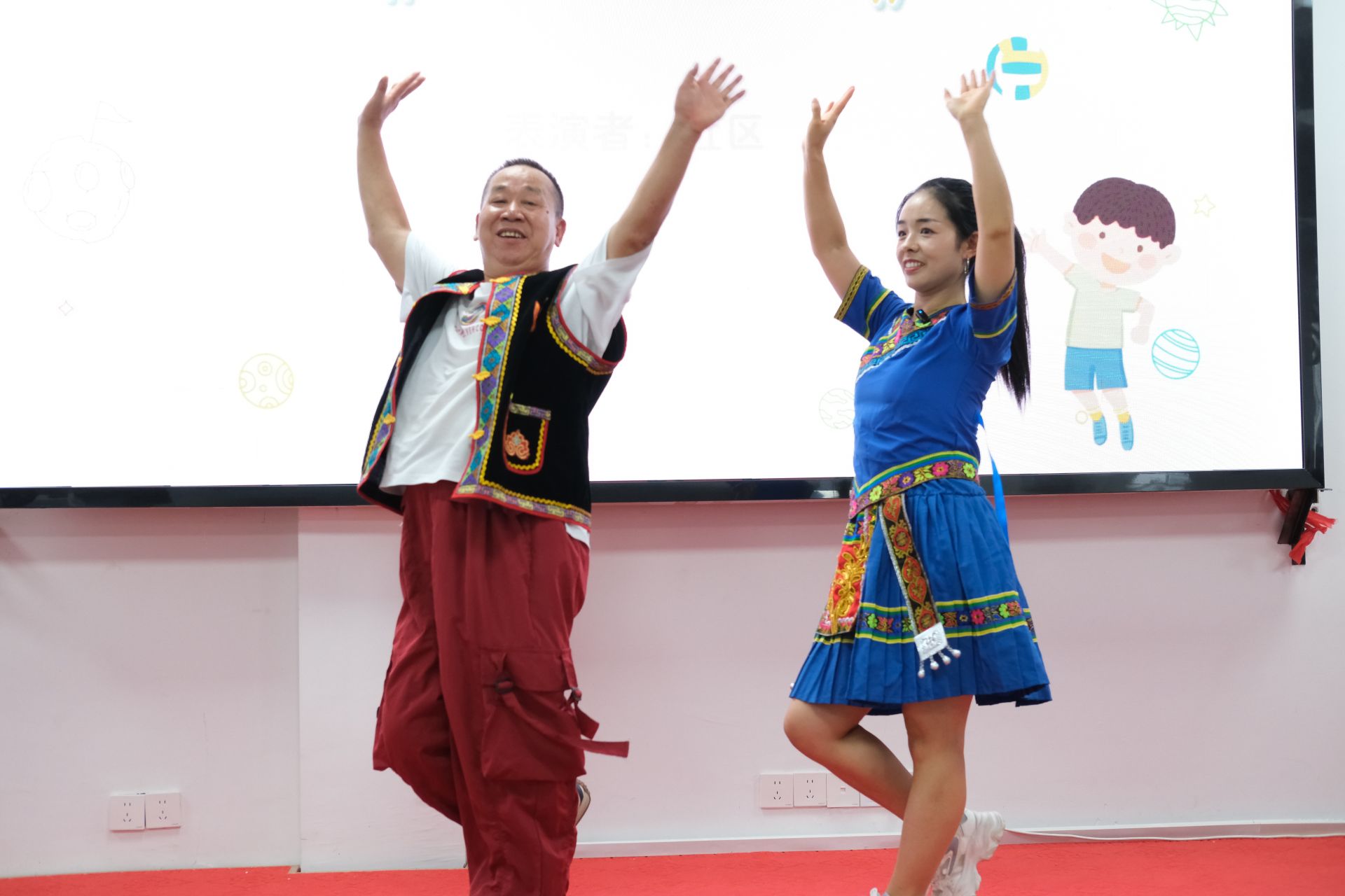 安樂井社區(qū)藝術(shù)團表演《新龍船調(diào)》.JPG.JPG